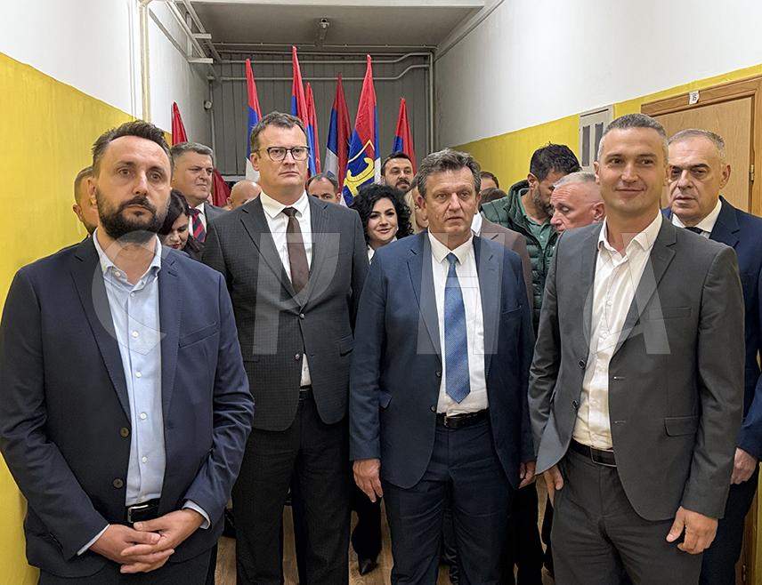 ТЕСЛИЋ, 30. СЕПТЕМБРА /СРНА/ - Кандидат СДС-а за српског члана Предсједништва БиХ Маринко Божовић поручио је вечерас у Теслићу да ће се залаже за нулту стопу толеранције за криминал и корупцију.
