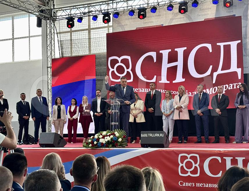 КОЗАРСКА ДУБИЦА, 1. ОКТОБРА /СРНА/ - Предсједник СНСД-а Милорад Додик рекао је данас да се Козарска Дубица развијала уз СНСД и да ће то бити настављено и убудуће.