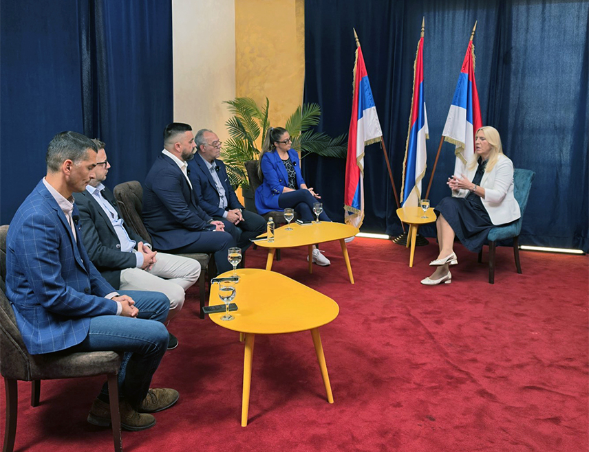БИЈЕЉИНА, 2. ОКТОБРА /СРНА/ - Српски члан Предсједништва БиХ Жељка Цвијановић рекла је да би гранични прелаз Рача требао да буде пуштен у рад половином октобра.