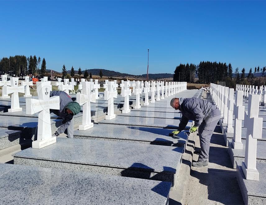 SOKOLAC, OCTOBER 3 /SRNA/ - The reconstruction of 172 gravestones of Serb soldiers was completed today at the Novi Zejtinlik Military Memorial Cemetery in Sokolac.