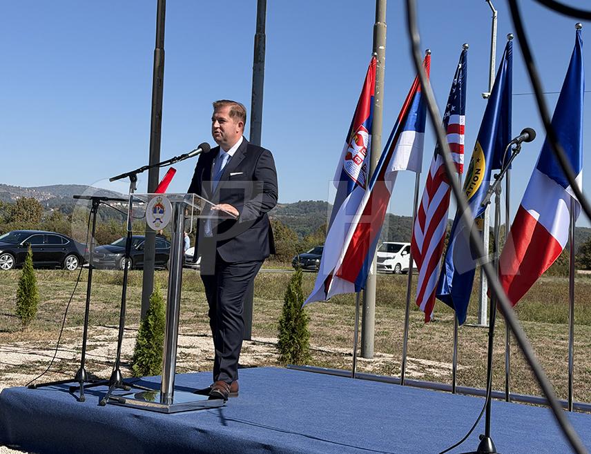 DOBOJ, OCTOBER 3 /SRNA/ - The Serbian people, who contributed to the struggle for freedom by rescuing Allied pilots on Mount Ozren during the Second World War, believe in renewing Serbian-American friendship, State Secretary at Serbia’s Ministry of Labor, Employment, Veterans and Social Affairs Nikola Vukelić said.