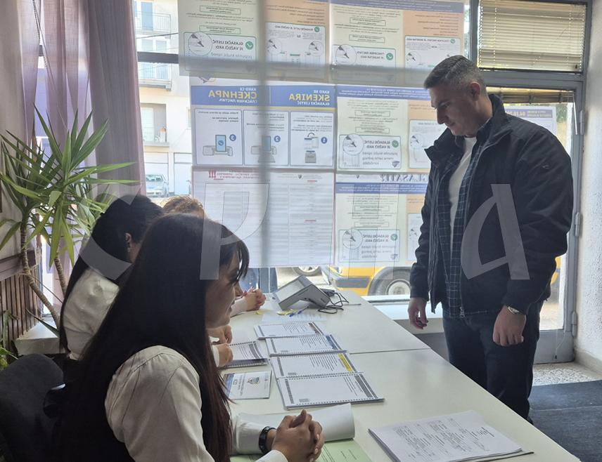 ПАЛЕ, 4. ОКТОБРА /СРНА/ - Кандидат СНСД-а за посланика у Народној скупштину Дамјан Шкипина позвао је бираче да гласају за оне који су им се у претходном периоду представили неким програмом, планом, визијом или дјелима.