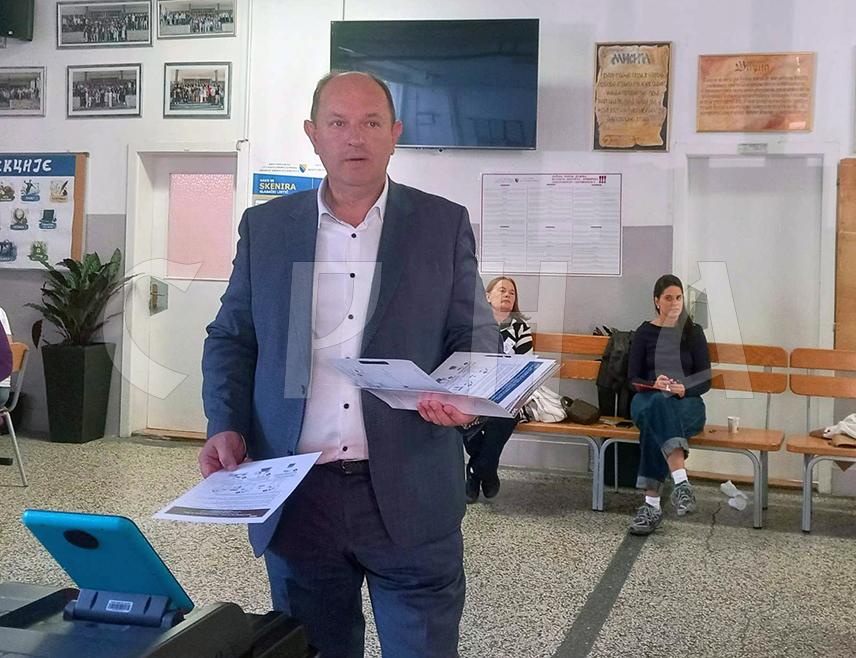 ТРЕБИЊЕ, 4. ОКТОБРА /СРНА/ - Носилац листе СНСД-а за Народну скупштину Републике Српске у Изборној јединици девет Лука Петровић истакао је да је Српској потребна политичка стабилност и да очекује убједљиве побједе Саве Минића за предсједника Републике и Жељке Цвијановић за српског члана Предсједништва БиХ.