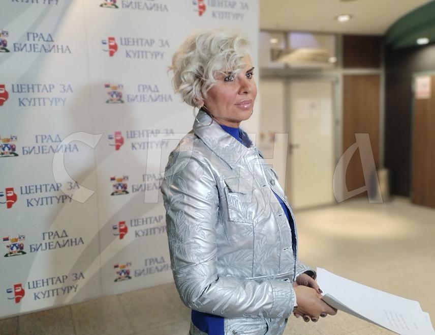 БИЈЕЉИНА, 4. ОКТОБРА /СРНА/ - Излазност бирача у Бијељини је 44,19 одсто, а на неким бирачким мјестима гласање ће трајати најдаље до 22.00 часа, рекла је предсједник Градске изборне комисије Дијана Савић Божић.
