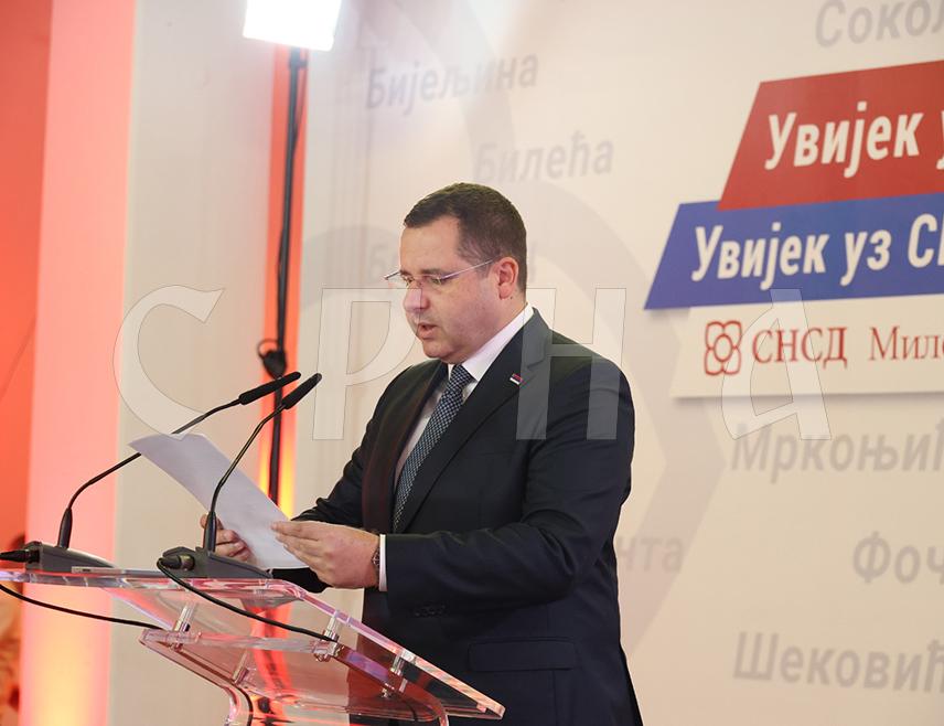 BANJA LUKA, OCTOBER 4 /SRNA/ - SNSD candidate for president of Republika Srpska Savo Minić has won 161,900 votes counted so far, compared with 127,000 for SDS candidate Branko Blanuša, SNSD spokesman Radovan Kovačević said.