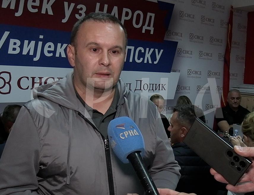 ИСТОЧНО САРАЈЕВО, 4. ОКТОБРА - Предсједник Градског одбора СНСД-а Источно Сарајево Љубиша Ћосић изјавио је да су резултати данашњих избора потврдили подршку грађана СНСД-у и политици Републике Српске коју предводи ова странка.
