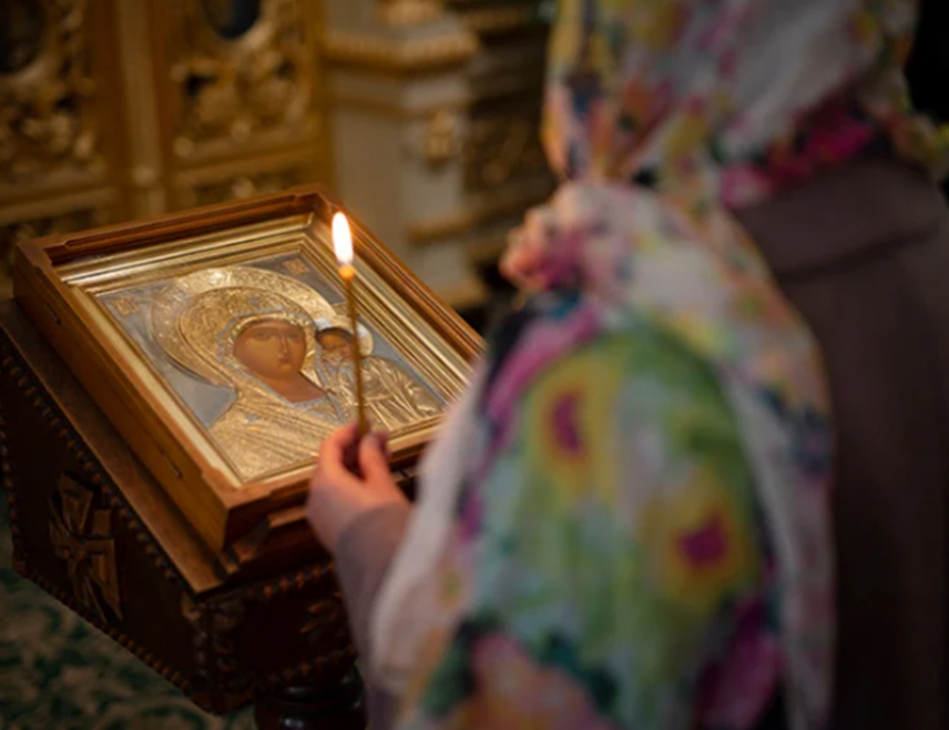 ПАЛЕ, 14. ОКТОБРА /СРНА/ - Српска православна црква /СПЦ/ обиљежава данас празник Покров Пресвете Богородице као помен на црквени догађај када се Богородица током богослужења јавила народу окупљеном на молитви.