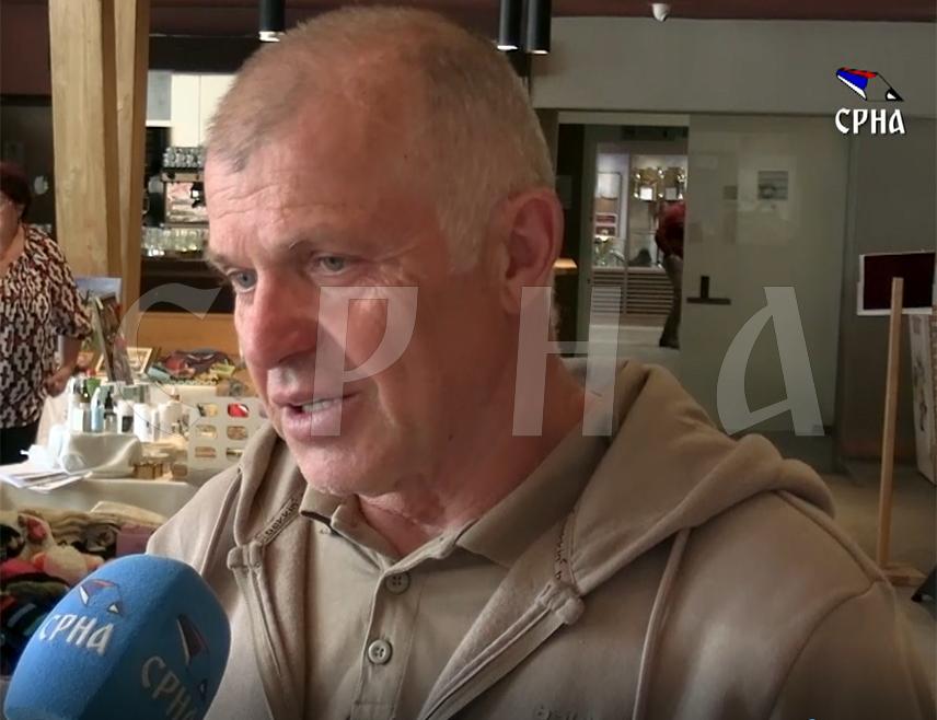 Од првих шест биљака до данашње мјешавине од 33, Младенко гради своју причу о "романијским травама", а траварство је за њега одавно много више од посла и прерасло у животну мисију