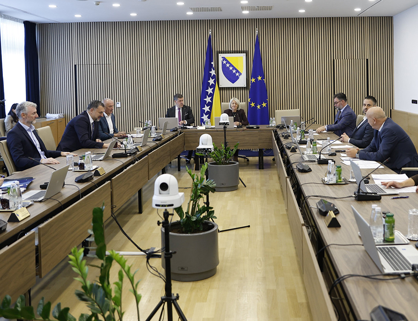 САРАЈЕВО, 7. ОКТОБРА /СРНА/ - Савјет министара утврдио је Приједлог споразума о финансирању са 9.216.590 долара бесповратних средстава повећања отпорности на климатске промјене у пољопривредном сектору - СТАЗА између БиХ и Међународног фонда за пољопривредни развој /ИФАД/.