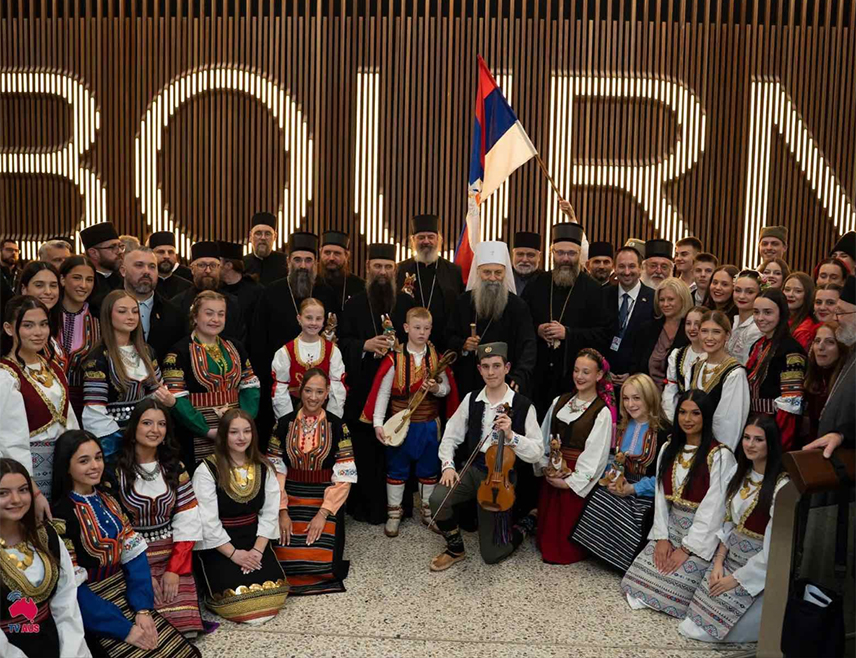 BELGRADE, OCTOBER 7 /SRNA/ - His Holiness Serbian Patriarch Porfirije has arrived in Australia, where he was given a ceremonial welcome at Melbourne airport by Metropolitan Siluan of Australia and New Zealand, clergy, members of the Serbian community and folklore ensembles.