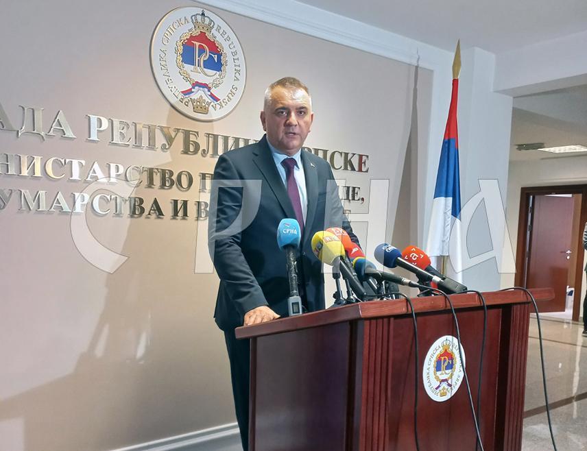 PELAGIĆEVO, OCTOBER 8 /SRNA/ - Republika Srpska is slowly implementing everything that political Sarajevo has blocked for years, Prime Minister Savo Minić said, commenting on the adoption of amendments to the Rulebook of the Indirect Taxation Authority /ITA/ of BiH, which resolved the filling of positions at 10 border crossings, including Gradiška.