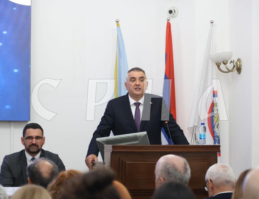BANJA LUKA, OCTOBER 9 /SRNA/ - Republika Srpska Prime Minister Savo Minić said today that relations between Srpska and Serbia were improving and that the goal was to connect the scientific potential of the diaspora with institutions and younger generations so that their knowledge could contribute to the development of Srpska and Serbia.