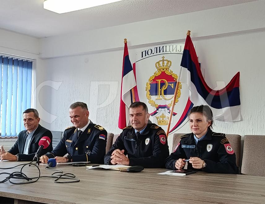 ЗВОРНИК, 13. ОКТОБРА /СРНА/ - На подручју у надлежности Полицијске управе Зворник за четири мјесеца забиљежено је 717 прекршаја обијесне вожње, а од почетка године повећан је број саобраћајних незгода, речено је данас на конференцији за новинаре представника ове управе.