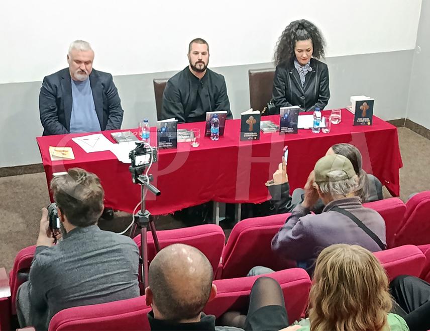 ЗВОРНИК, 13. ОКТОБРА /СРНА/ - У Зворнику је вечерас представљена књига "Поуке љубави за живот вечни", аутора Александра Цигановића, ђакона из Сремске Митровице.