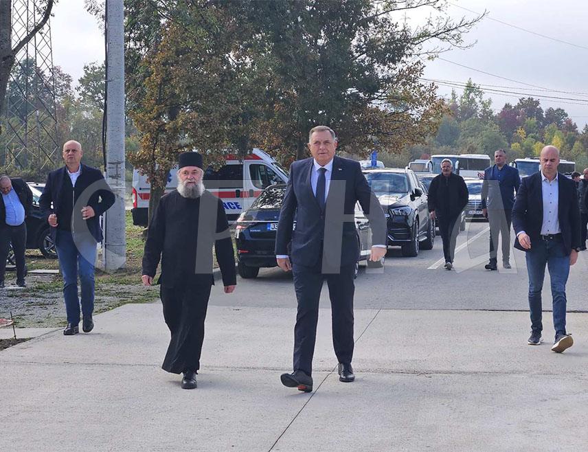 PRIJEDOR, OCTOBER 14 /SRNA/ - His Eminence Metropolitan Jefrem of Banja Luka, assisted by Vicar Bishop Sava of Marča and monastics, is serving the Holy Hierarchical Liturgy at Miloševac Monastery near Prijedor, which today is celebrating its patron saint's day - the Feast of the Protection of the Most Holy Theotokos.