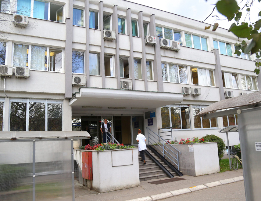 БАЊАЛУКА, 14. ОКТОБРА /СРНА/ - У бањалучком Дому здравља повећан је број пацијената са симптомима акутних респираторних инфекција, укључујући прехладу, грипу и друге вирусне инфекције дисајних путева, изјавила је Срни начелник Службе породичне медицине Анастасија Стокановић.