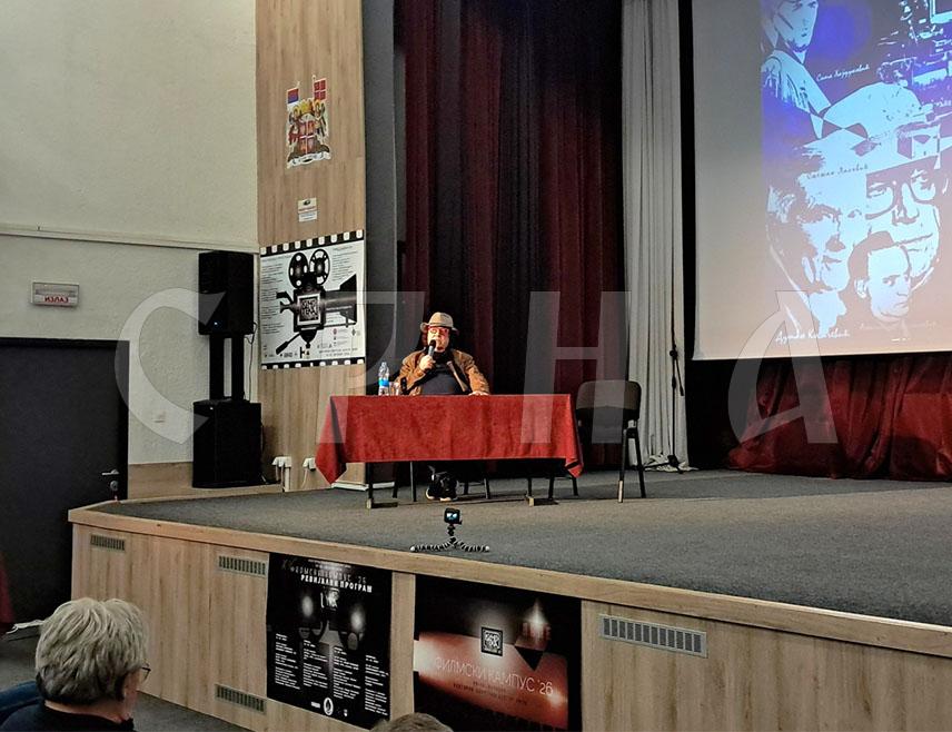 ПАЛЕ, 14. ОКТОБРА /СРНА/ - Филмски режисер Лордан Зафрановић данас је у Палама оквиру Филмског кампуса Кинотеке Републике Српске одржао предавање о свом најновијем филму "Златни рез" и том приликом указао на питање границе између добра и зла у човјеку, као и одговорности друштва да сузбија мржњу умјесто да је подстиче.