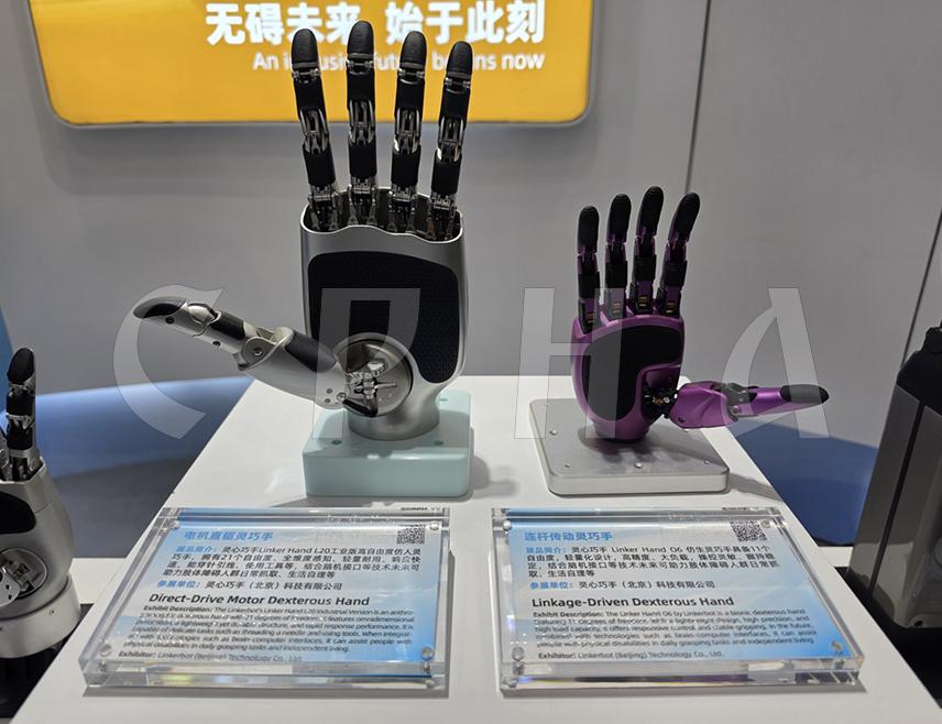 BEIJING, OCTOBER 14 /SRNA/ – China is applying artificial intelligence, robotics and other advanced technologies to make everyday life easier for people with disabilities; some of the latest solutions, including robotic hands, smart guide dogs and glasses that convert speech into text, have been presented at the Demonstration Centre of Services for Persons with Disabilities in Beijing.