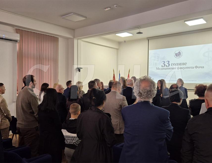 ФОЧА, 15. ОКТОБРА /СРНА/ - У Фочи је почела свечана академија, поводом Дана Медицинског факултета којој присуствује министар за научнотехнолошки развој и високо образовање Републике Српске Драга Мастиловић.
