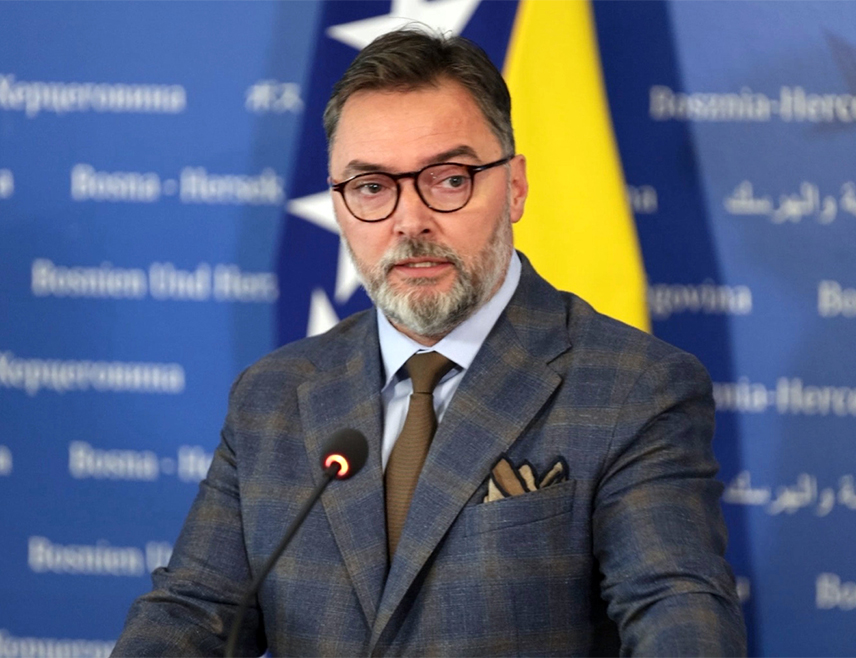 САРАЈЕВО, 15. ОКТОБРА /СРНА/ - Представници Републике Српске у заједичким институцијама показали су у претходном мандату капацитет и политичку снагу Српске и успјели сачувати све њене надлежности, оцијенио је замјеник предсједавајуће Савјета министара Сташа Кошарац.