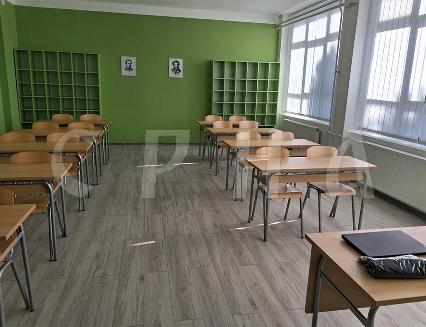 БЕРКОВИЋИ, 16. ОКTОБРА /СРНА/ - Основна школа "Његош" у Берковићима добила је два комплетно реновирана кабинета руског језика, модерно опремљена захваљујући Руској хуманитарној мисији.