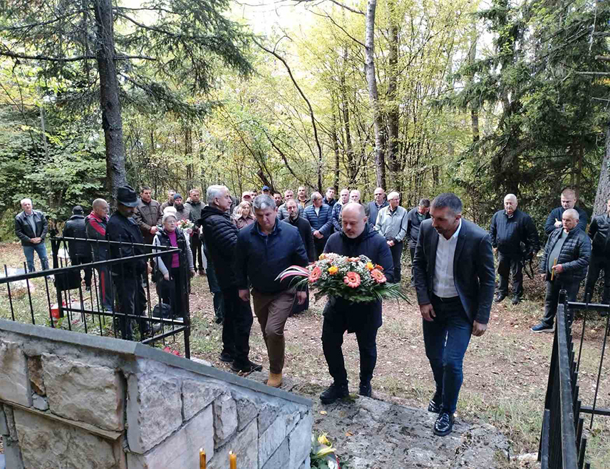 ВИШЕГРАД, 16. ОКТОБРА /СРНА/ – На локалитету Меремишље, између Вишеграда и Рудог, данас су обиљежене 34 године од страдања 28 српских бораца Вишеградске и Руђанске бригаде Војске Републике Српске.