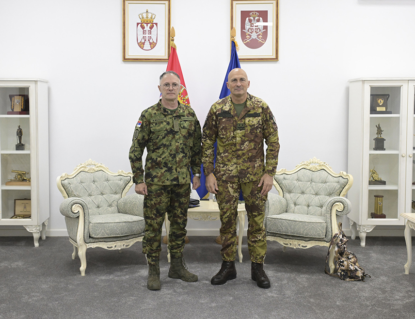 БЕОГРАД, 16. ОКТОБРА /СРНА/ - Начелник Генералштаба Војске Србије генерал Милан Мојсиловић истакао је током сусрета са новим командантом Кфора генерал-мајором Робертом Вергоријем да се Срби на Косову и Метохији не осећају безбједно и да су им угрожена основна права и слободе.
