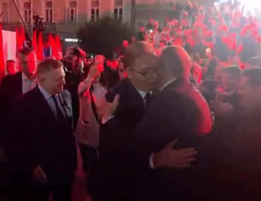 NOVI SAD, 16 OCTOBER /SRNA/ – SNSD leader Milorad Dodik emphasised that this evening he was attending a pre-election rally in Novi Sad alongside Aleksandar Vučić, who has never turned his back on the Serb people, and in support of the United Serbia electoral list, which has proven that Serbia can be strong and united.