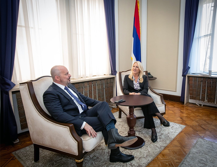 SARAJEVO, OCTOBER 19 /SRNA/ – Željka Cvijanović, the Serb BiH Presidency member, has met today with John Ginkel, Chargé d’Affaires at the US Embassy in BiH, to discuss the recent elections and the upcoming process of forming a new government.