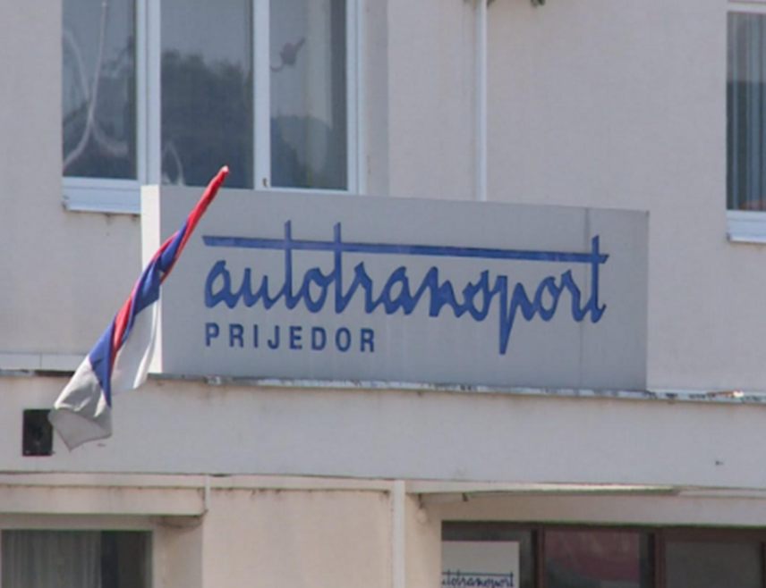 ПРИЈЕДОР, 20. ОКТОБРА /СРНА/ - Приједорски "Аутотранспорт", који је привремено обуставио вршење техничких прегледа возила, наставиће почетком новембра са пружањем те услуге, будући да је предузеће отклонило уочене пропусте и у кадровским рјешењима и у набавци опреме, изјавио је в.д. директора "Аутотранспорта" Александар Тубин.