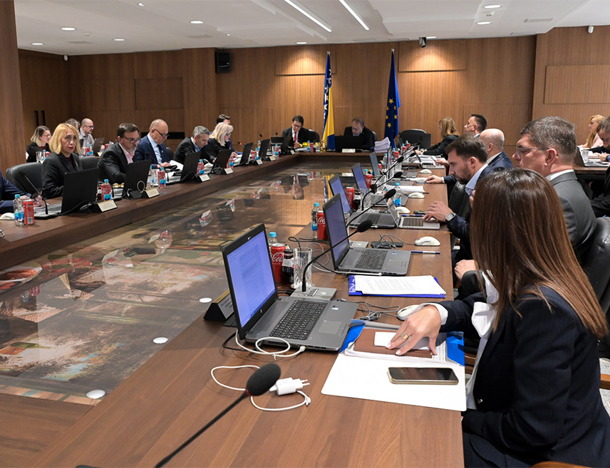 САРАЈЕВО, 20. ОКТОБРА /СРНА/ - Федерална Влада формирала је данас интерресорну радну групу за успостављање система за хитно обавјештавање јавности у случајевима нестанка дјеце у БиХ /Child Alert BH/ која у року од три мјесеца треба да припреми приједлог модела институционалног, техничког и оперативног управљања системом.