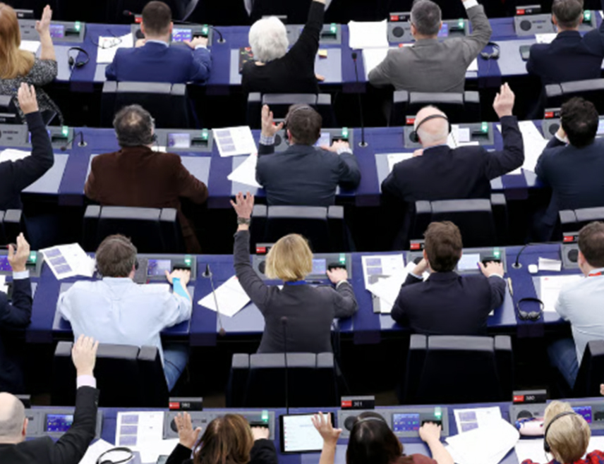 СТРАЗБУР, 21. ОКТОБРА /СРНА/ - Посланици Европског парламента из блока Европске народне партије /ЕПП/ прикупљају подршку како би окончали годишње помјерање сата.