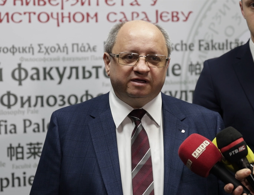 БЕОГРАД, 23. ОКТОБРА /СРНА/ - Слабљење Запада и успон мултиполарног свијета отварају нове могућности за словенске и православне земље, оцијенио је директор Центра за друштвену и информациону сарадњу "Европа – Ростов на Дону" Едуард Попов.