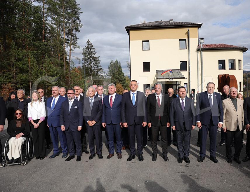 PALE, OCTOBER 24 /SRNA/ - The official commemoration of the 35th anniversary of the Republika Srpska National Assembly began with the laying of wreaths at the "Sabornost" Monument in Creators of the Republic of Srpska Square in Pale.