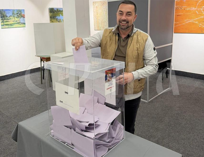 ДОБОЈ, 25. ОКТОБРА /СРНА/ - Градоначелник Добоја Борис Јеринић поручио је да су захваљујући сарадњи Републике Српске и Србије реализовани бројни пројекти у овом граду, чиме су изграђени мостови сарадње, повјерења и заједничког напретка.