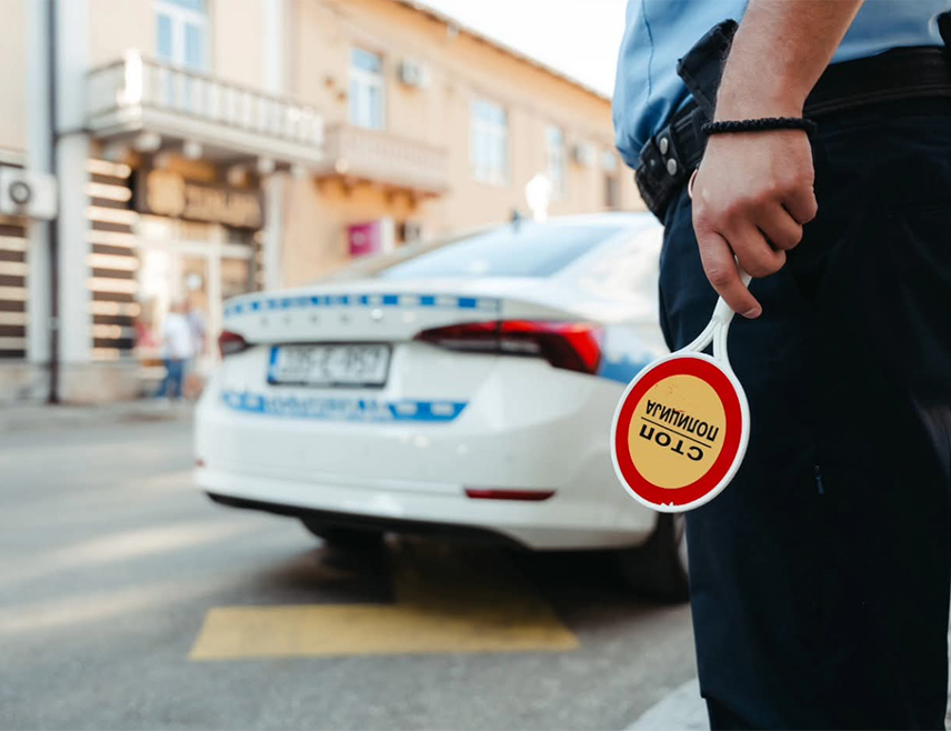 БАЊАЛУКА, 26. ОКТОБРА /СРНА/ - Припадници Полицијске управе Бањaлука су током протеклог викенда ухапсили 11 возача због обијесне вожње, а од једног је одузето возило.