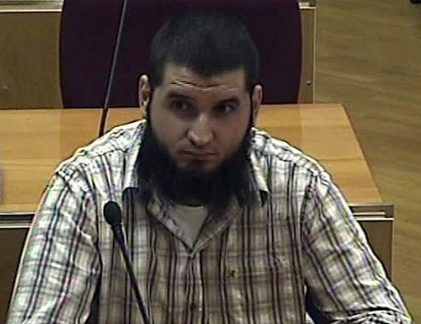 САРАЈЕВО, 27. ОКТОБРА /СРНА/ - У Суду БиХ данас је одржано рочиште поводом приједлога да се терористи Мевлиду Јашаревићу одреди екстрадициони притвор након што су Сједињене Америчке Државе затражиле његово изручење због оптужби за покушај убиства америчких службеника и запослених у Амбасади у Сарајеву.