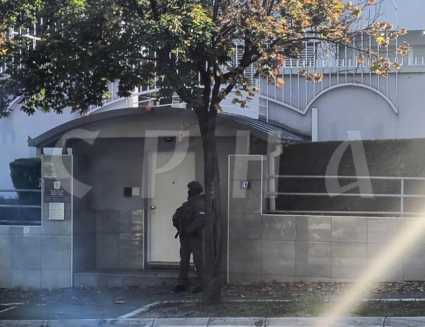 БЕОГРАД, 28. ОКТОБРА /СРНА/ - Малољетник који је послије терористичког напада на припадника Жандармерије убијен испред Амбасаде Израела у Београду хапшен је у мају у Минхену због сумње да је тамо припремао терористички акт на јеврејску заједницу, пише Н1 Србија.