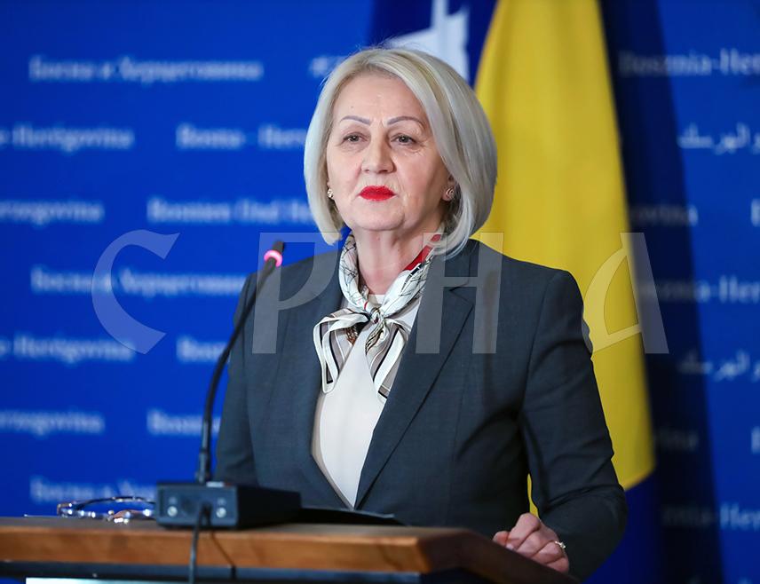 САРАЈЕВО, 28. ОКТОБРА /СРНА/ - Одлуке у БиХ треба да доносе домаће институције и политички представници који долазе из сва три конститутивна народа, изјавила је предсједавајућа Савјета министара Борјана Кришто, поводом извјештају ОХР-а Савјету безбједности УН.