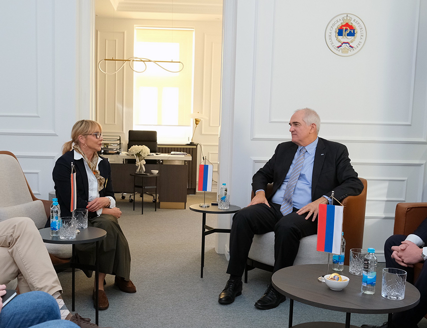 BANJA LUKA, OCTOBER 28 /SRNA/ – During a meeting with Rick Holtzapple, Head of the OSCE Mission to BiH, in Banja Luka, Ana Trišić Babić, Director of the Republika Srpska International Cooperation Office, reaffirmed the entity’s commitment to strengthening international contacts, developing partnerships and maintaining open communication with international organisations, while respecting Republika Srpska’s constitutional competences.