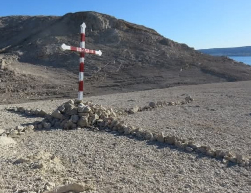 BELGRADE, OCTOBER 29 /SRNA/ - Savo Štrbac, director of the Veritas Documentation and Information Center, told SRNA that he was convinced that the desecration of the restored Orthodox cross at the site of the Ustasha Slana camp on the island of Pag was carried out by "Croatian defenders" who fanatically defend the legacy of the Ustasha-run Independent State of Croatia /NDH/.