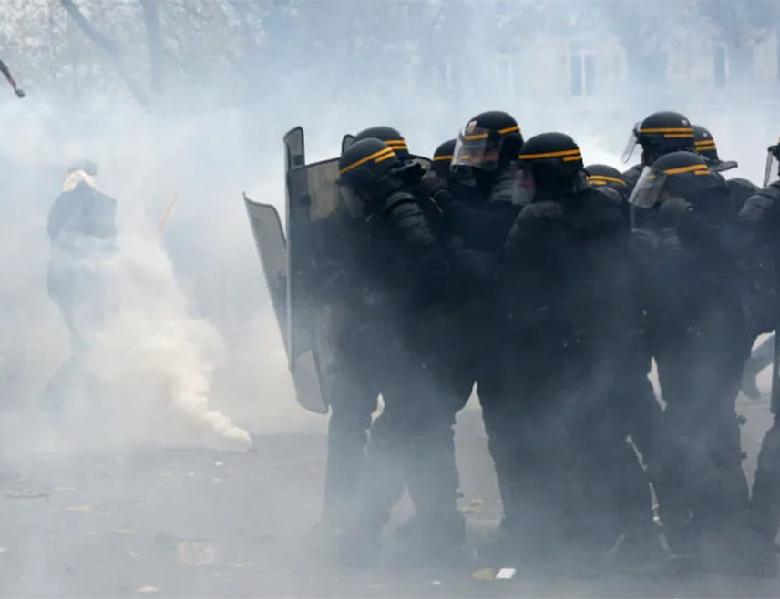 ПАРИЗ, 31. ОКТОБРА /СРНА/ - Сукоби између полиције и демонстраната избили су у Паризу док су се људи окупљали на улицама у оквиру протеста због високих трошкова живота.